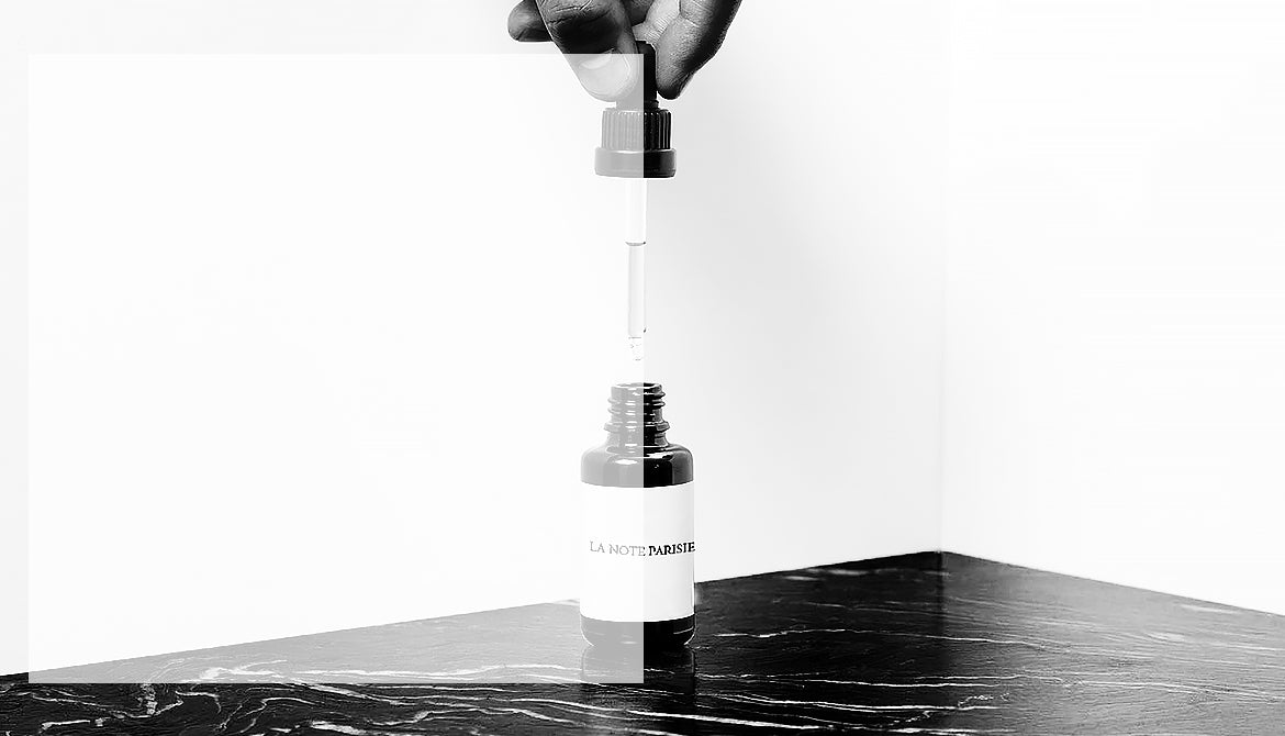  La Note Parisienne met à disposition ses connaissances pour personnaliser tous vos projets. Parfum, coloration et type de cire, récipient, étiquetage ou marquage, emballage, un large choix de personnalisation.